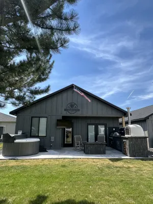 Moses Lake Golf Retreat @Moses Pointe Golf Course Hot Tub Sauna Pizza Oven - 4-Star