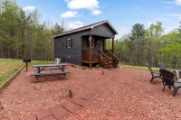 Encounter the Glory Cabin 2 in the heart of Moravian Falls, NC - Homestays