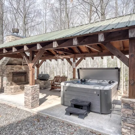Deer Foot - Private 3Br Cabin, Sleeps 6, Hot Tub, Wood-Burning Fireplaces