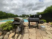 NEWHOUSE MANSION DALLAS TOP 10 Vacation Rental  POOL and SPA3 Acres Of Land - Pool