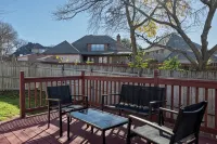 Private Backyard + Deck - Near DFW + Toyota Music - Homestays