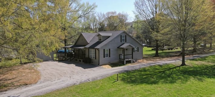 Sugarwood Boathouse Hotels in Roane County