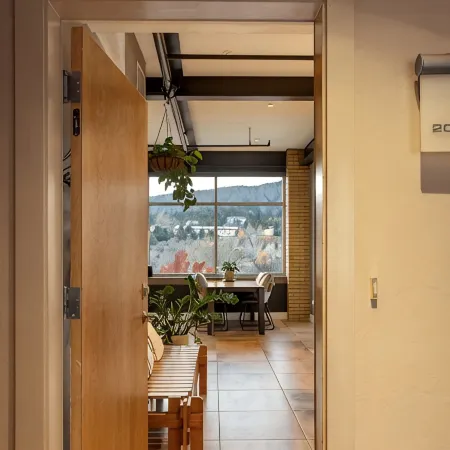 Amazing Downtown Loft, Sunsets, Dogs, Views
