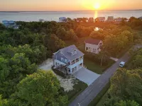 High Blue Bungalow-Southern Charm on the MS Gulf Coast - 4-Star