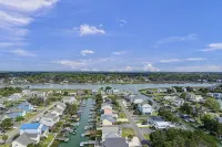 Beach House - Private Dock + Walk to the Beach - Homestays