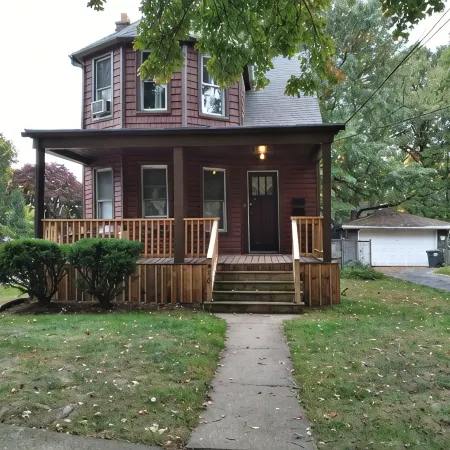 Cozy 1 Bedroom in Highland Square, pets welcome!!