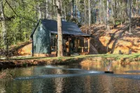 Hidden Springs Cottage, Rome, GA, King Loft Bedroom, Private Lake Access - 4-Star