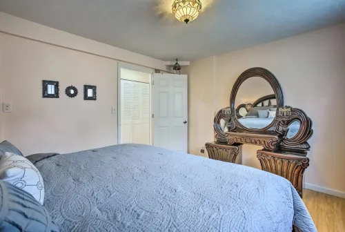 Grandma's House LA 1-bedroom apartment just 22 minutes to Lake Michigan - 2-Star