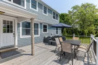 Coastal Retreat With Saltwater Heated Pool, 5 Min To Beach, Fire Pit, 4 BDRM