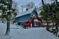 Blue Ridge Mountains Getaway Cabin • Skiing • Firepit • Outdoor Theater