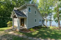 Stylish 3Br Lakefront Home on Kerr Lake