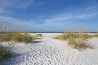 Renovated duplex  2bed / 2bath North End Of Anna Maria, 2min walk to the beach - Wi-Fi