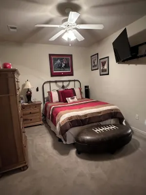 Walking Distance to UA Campus and Stadium at Houndstooth - Homestays