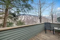 Loon Mountain View 3BR, AC, Hot Tubs, Indoor Pools, Tesla Charger - Bjergudsigt