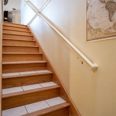NEW* Sammy's Place! Clean, Comfy, Stylish & Peaceful - Entire East End Townhouse