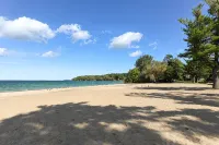 Fully Stocked Trendy Condo Close To Downtown And The Beach - balcony