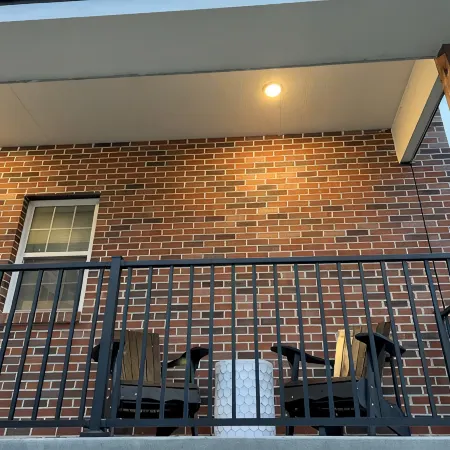 3 Bed 4 Bath Townhouse w Porch & Rooftop Deck- 5 Min to Downtown!