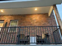 8 Min to Cws! 3 Bed 4 Bath Townhouse w Porch& Rooftop Deck- 5 Min to Downtown! - Balkoner