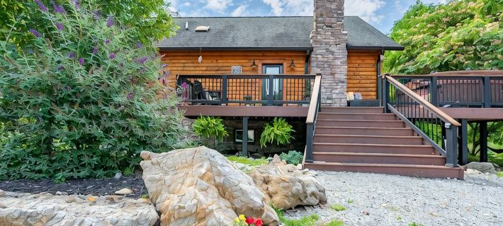 Secluded 5 BR Modern Cabin, 120 acres.  New River  Trail, Claytor Lake, VA tech Hotels in Pulaski County