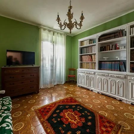 "The colorful house" of the ghetto in a palace of the 700s