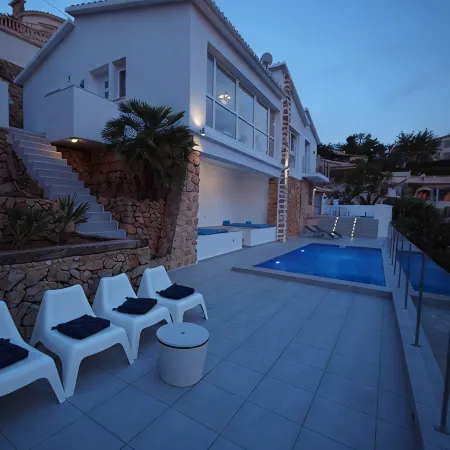 Modern Villa in Prime Location with Fantastic Views and Sunsets