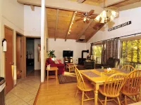 Townhouse in the mountains, close to Storyland and more! Hotels in Glen