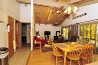 Townhouse in the mountains, close to Storyland and more!