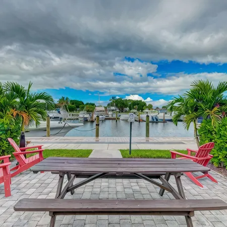 RAMADA SARASOTA CONDO HOTEL#407 Waterfront Balcony, King Bed, Pool, Kitchenette