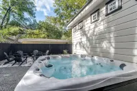 Southern Charm - Near Main with Hot Tub - 4-Star