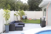 Lovely full house 3/2 w/ pool, few min from beach - Private Pool