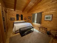 Swiss Drive Cabin  5 Miles to Lake Pactola! WiFi! - 3성급