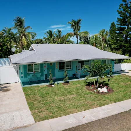 Charming 2Bed Ami Beach Cottage 1/2 of a Duplex, 3Min Walk to Beach