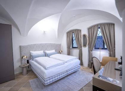 Maxim Suites by Elias Holl