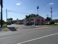 Econo Lodge - 2-Star