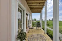 Newer Buckeye Lake Waterfront Chalet - Wifi