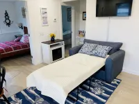 Gorgeous 2 bedroom apartment in new house with waterfront views in Duck Cove