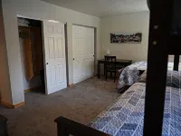 Comfy Duplex unit great for families and small groups, sleeps up to 9 Hotele w: Sitka