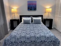 4 Br California Living, Heated Pool 80F, Central AC, Pet, West Bellevue, 30D+ ok - Bungalows