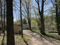 Quaint lakefront cabin Hotels in Lenroot