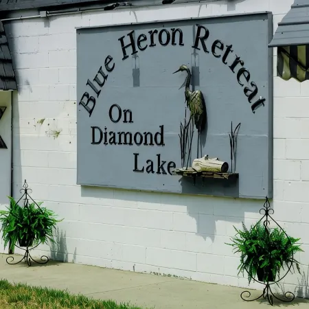 Lake Side Guest House with Hot Tub Hotels in Newaygo County