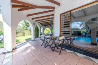 Bizafrika Guest Lodge & Conference Center