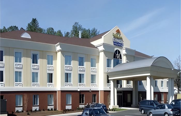 Holiday Inn Express & Suites EMPORIA by IHG