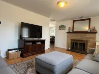 3 bedroom Cottage w/ Tiki Bar, great location in Ship Bottom