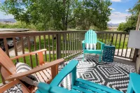 Boulder Retreat w/ Pool & Mountain Views