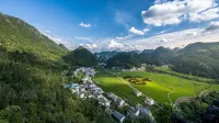Yunqi Peak Realm · Qiyue Hotel (Xingyi Wanfenglin Airport Branch) - Bintang 4