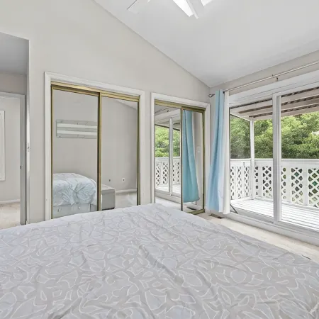 Cozy 3-bedroom condo with AC and WiFi in charming Virginia Beach Отели рядом с достопримечательностью «Чикс-Бич»