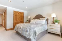 3 Bd, 4 Ba CONDO IN THE HEART OF BEAVER CREEK VLG