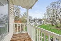 "Experience Luxurious Living:  Remodeled Duplex Retreat Awaits You in Anneville - Wifi