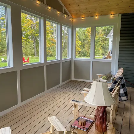 Spacious 3 Bdrm Retreat | Muskoka Room & Fireplace