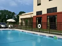 Hampton Inn & Suites Alexandria - Pools